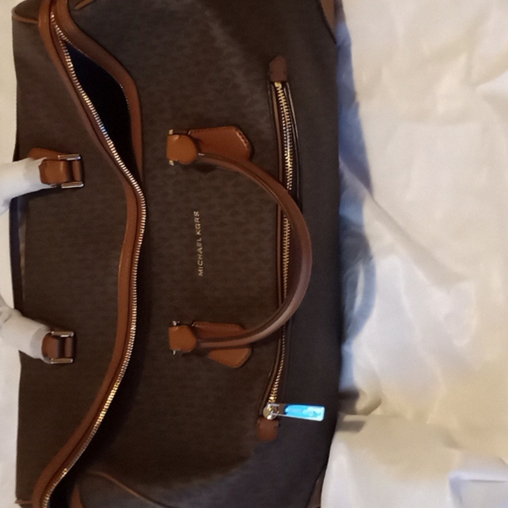 Micheal kors luggage carrying bag